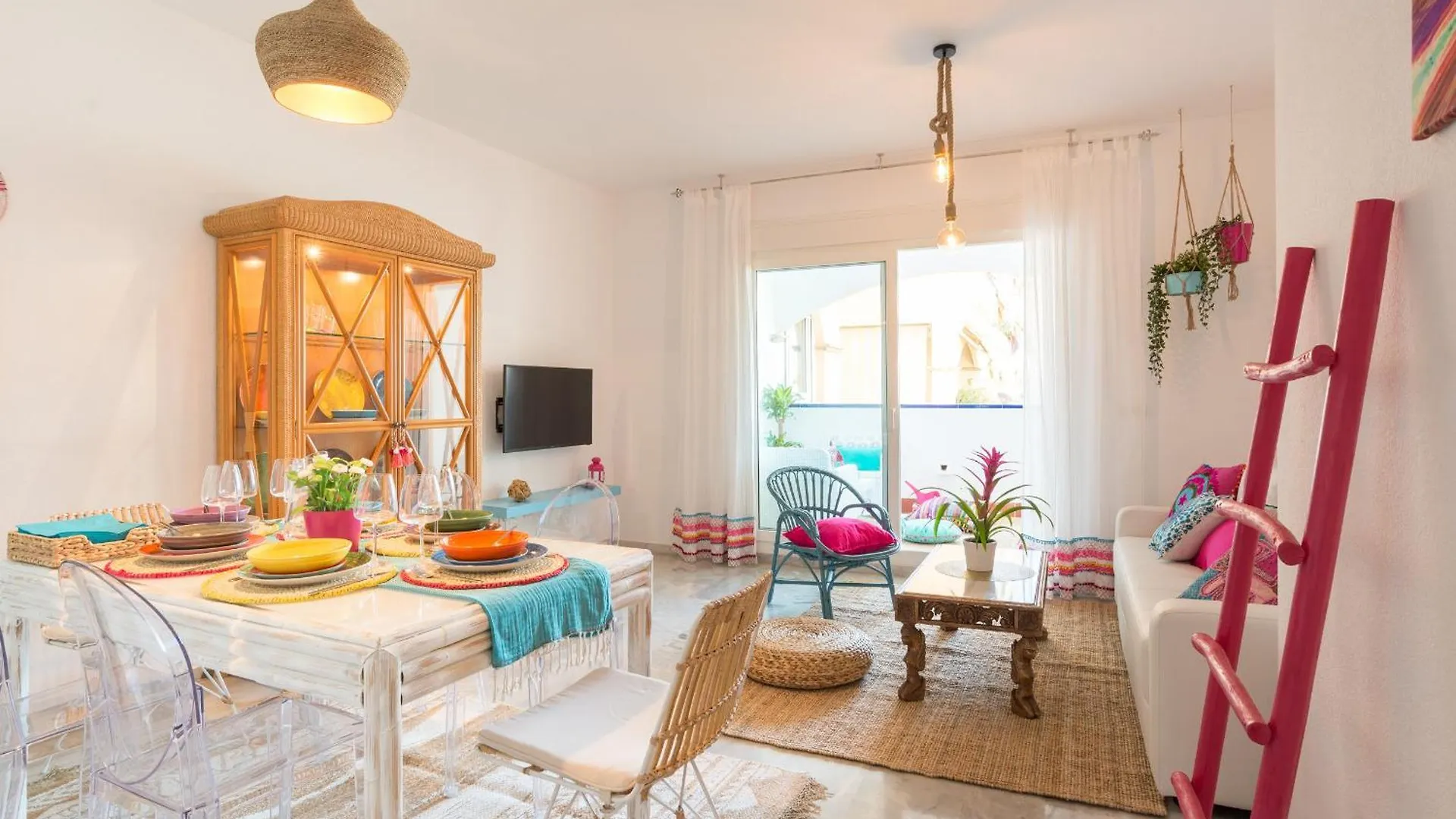 Boho Chic- Beachfront - Free Bikes - Salt Water Pool توريمولينوس