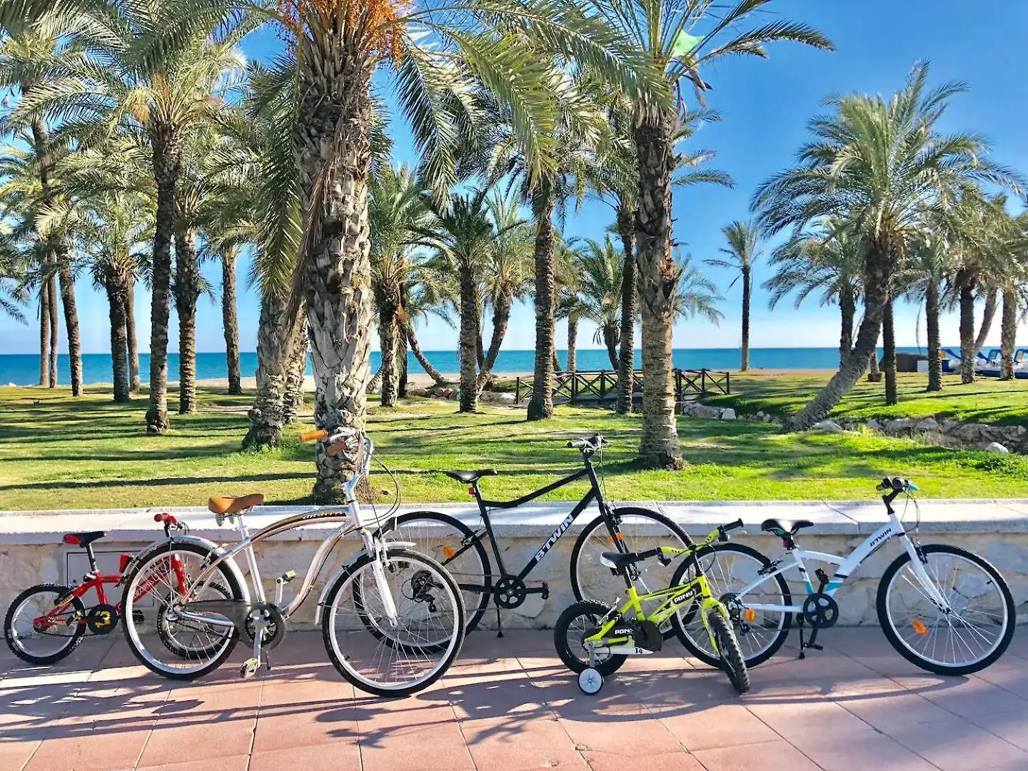 شقة Boho Chic- Beachfront - Free Bikes - Salt Water Pool توريمولينوس