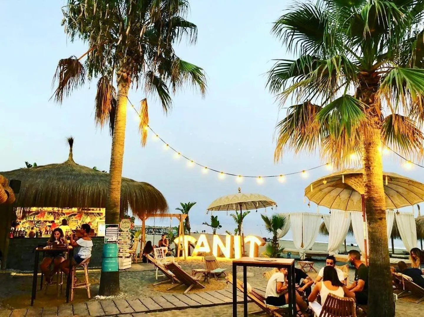 شقة Boho Chic- Beachfront - Free Bikes - Salt Water Pool توريمولينوس