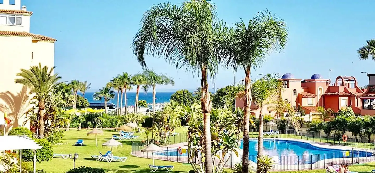 Boho Chic- Beachfront - Free Bikes - Salt Water Pool توريمولينوس شقة