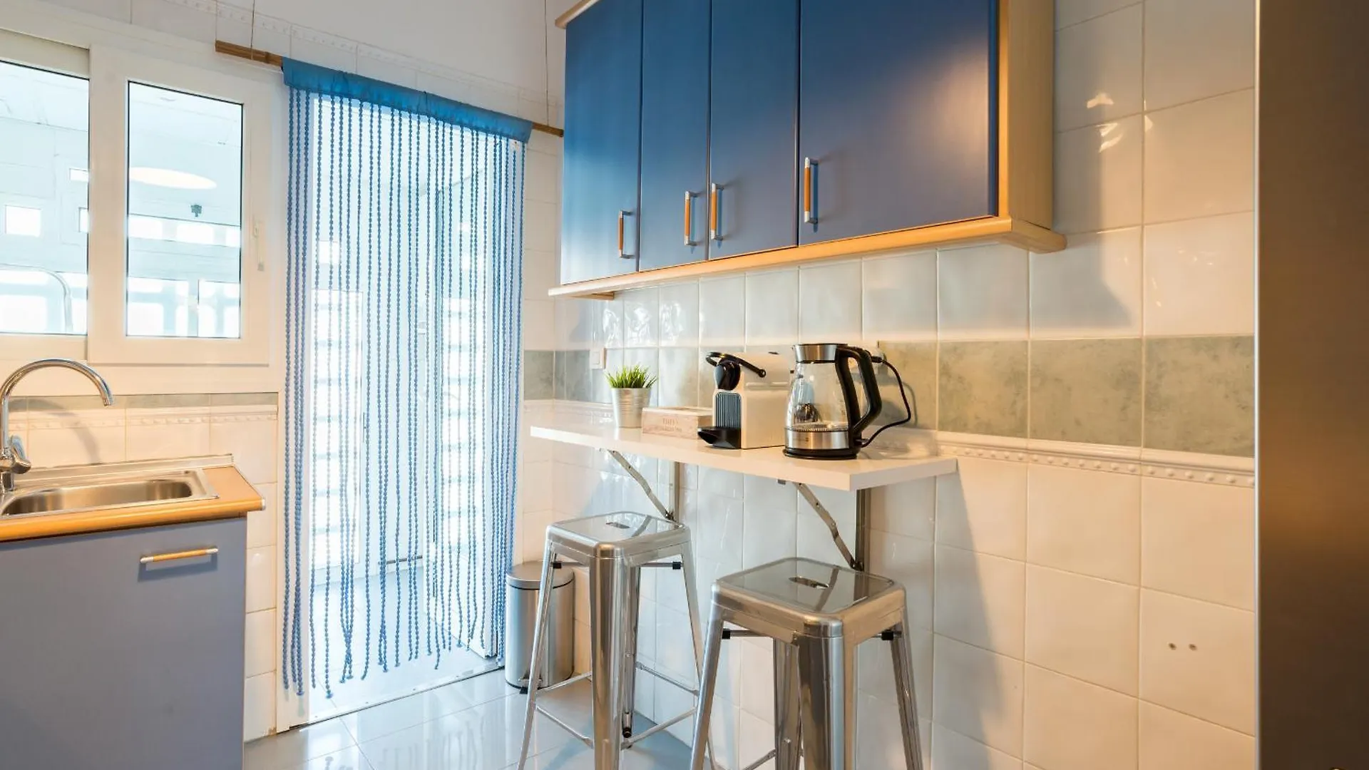 Boho Chic- Beachfront - Free Bikes - Salt Water Pool Torremolinos Apartment