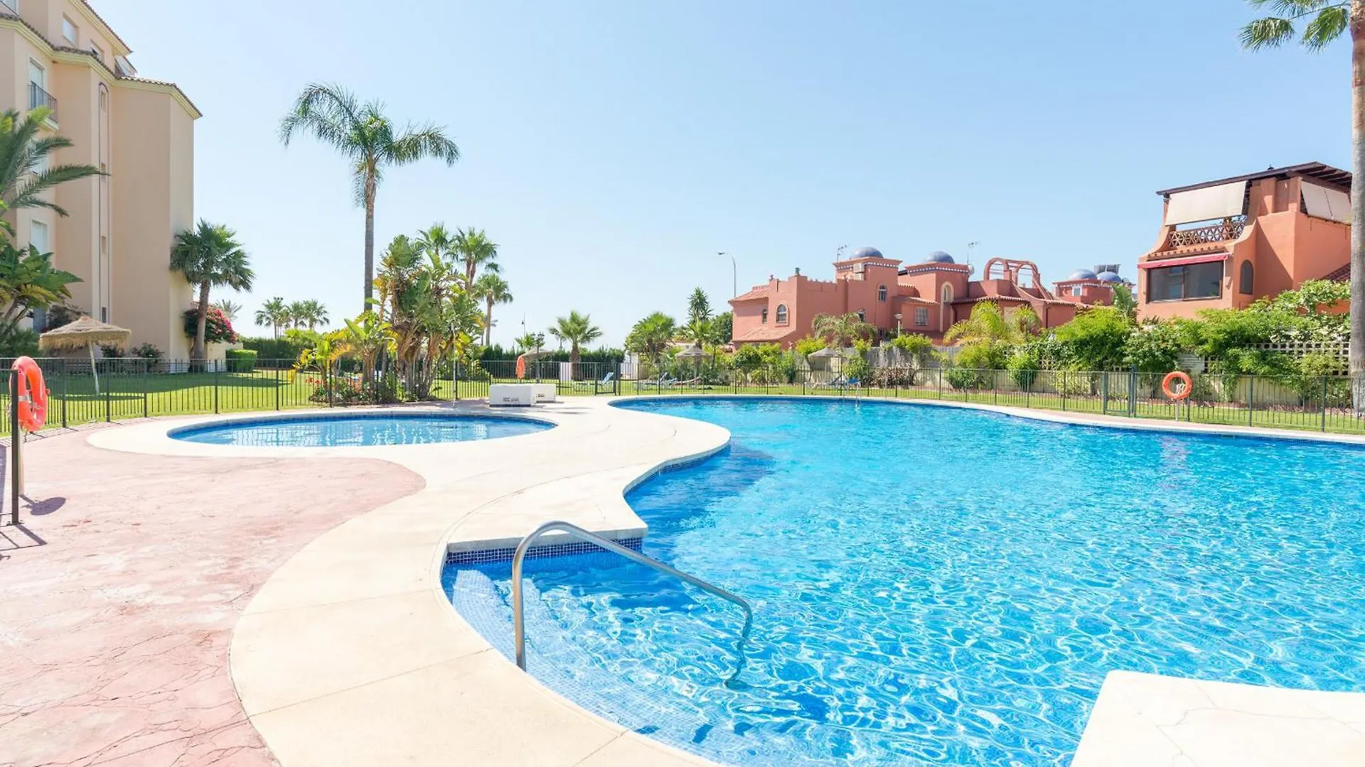 Apartment Boho Chic- Beachfront - Free Bikes - Salt Water Pool Torremolinos Spain