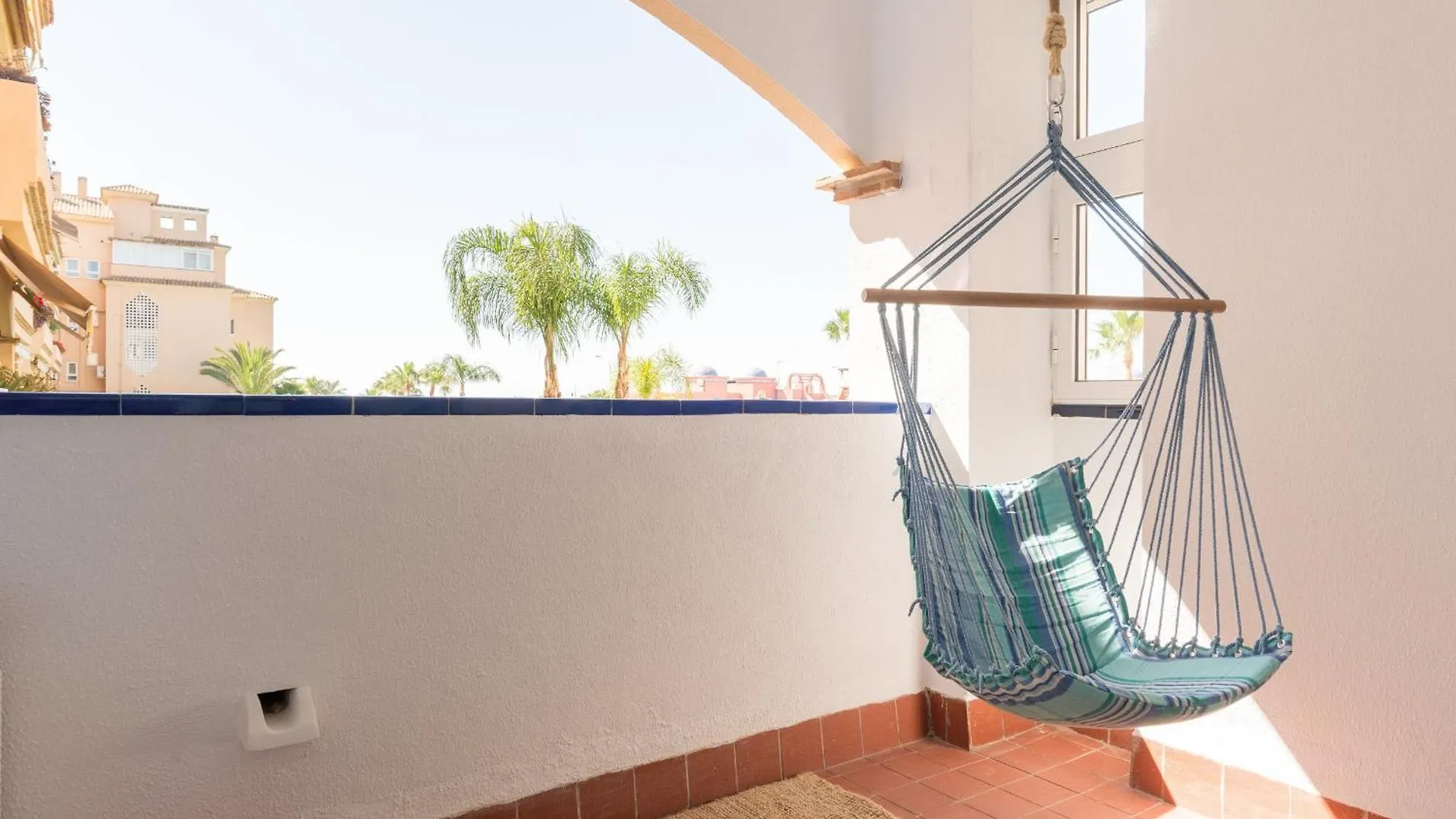 Apartment Boho Chic- Beachfront - Free Bikes - Salt Water Pool Torremolinos
