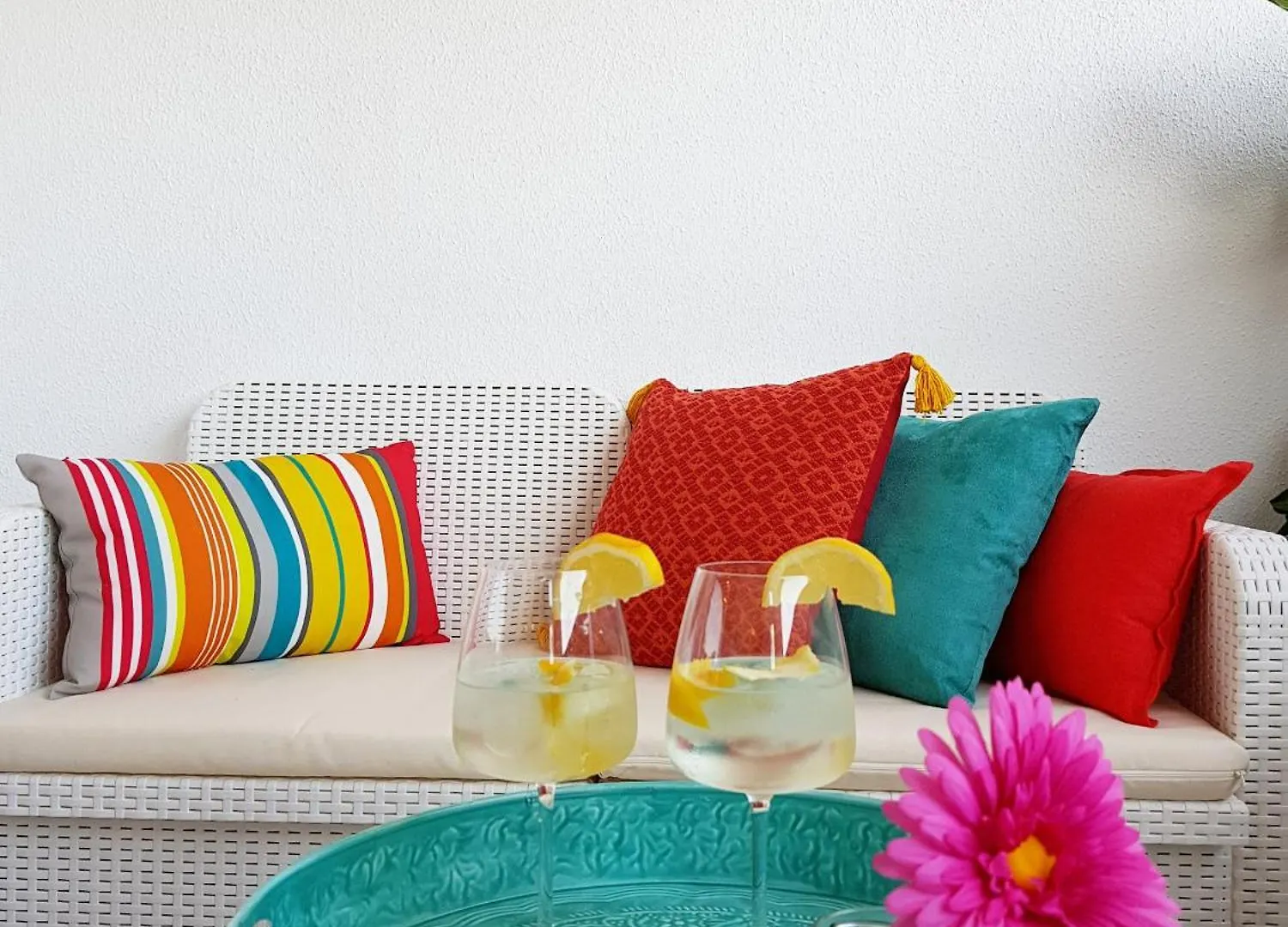Boho Chic- Beachfront - Free Bikes - Salt Water Pool Torremolinos Apartment