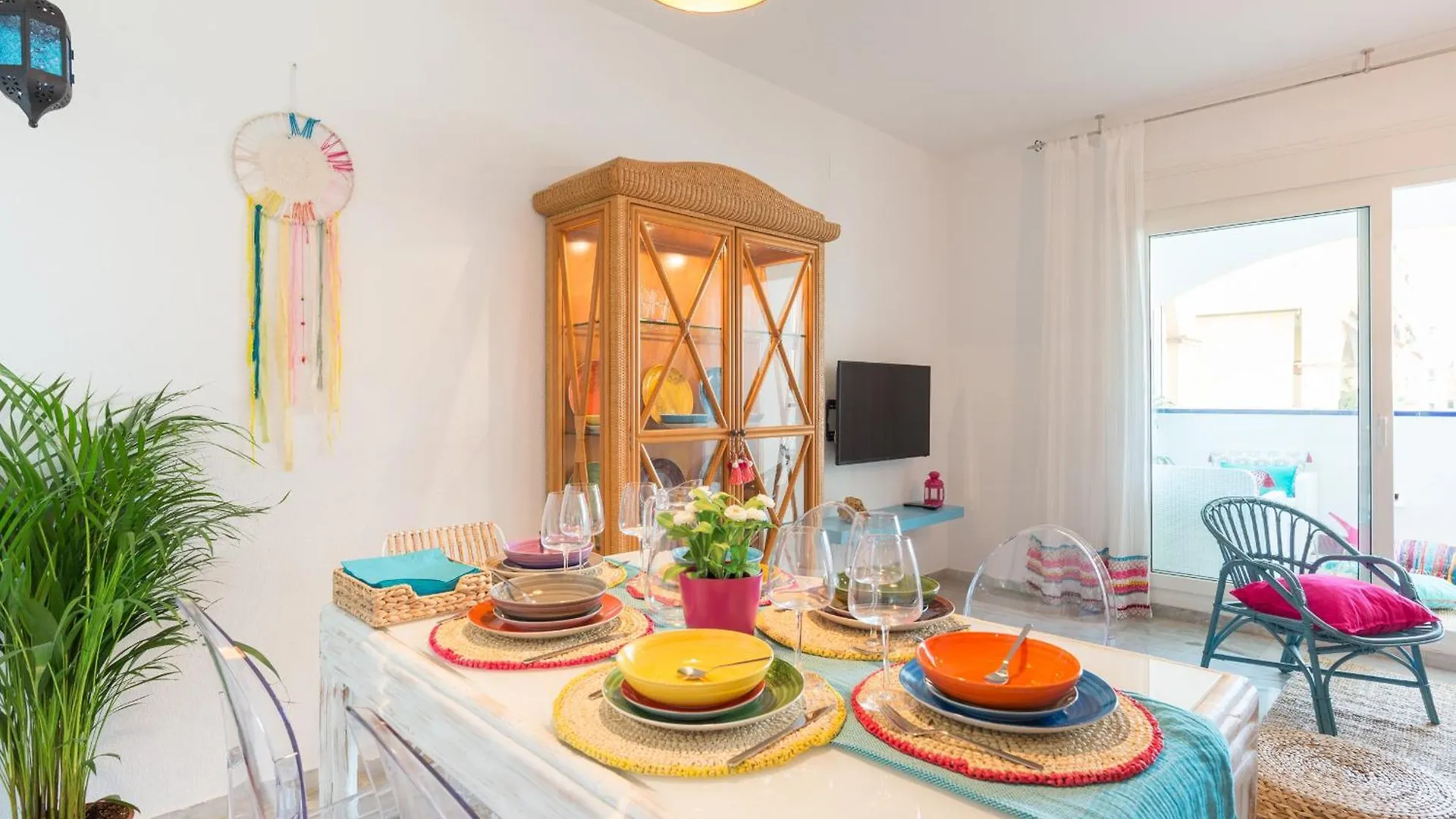 Apartment Boho Chic- Beachfront - Free Bikes - Salt Water Pool Torremolinos