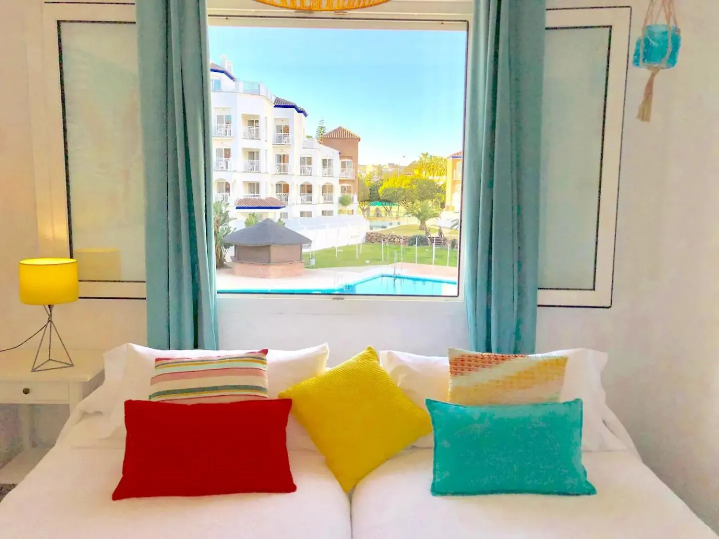 Boho Chic- Beachfront - Free Bikes - Salt Water Pool Torremolinos Spain
