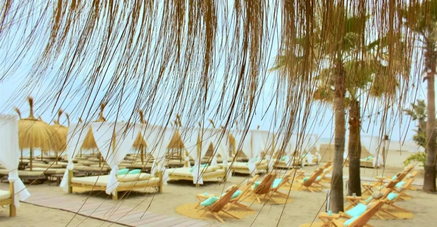 Boho Chic- Beachfront - Free Bikes - Salt Water Pool Torremolinos Apartment