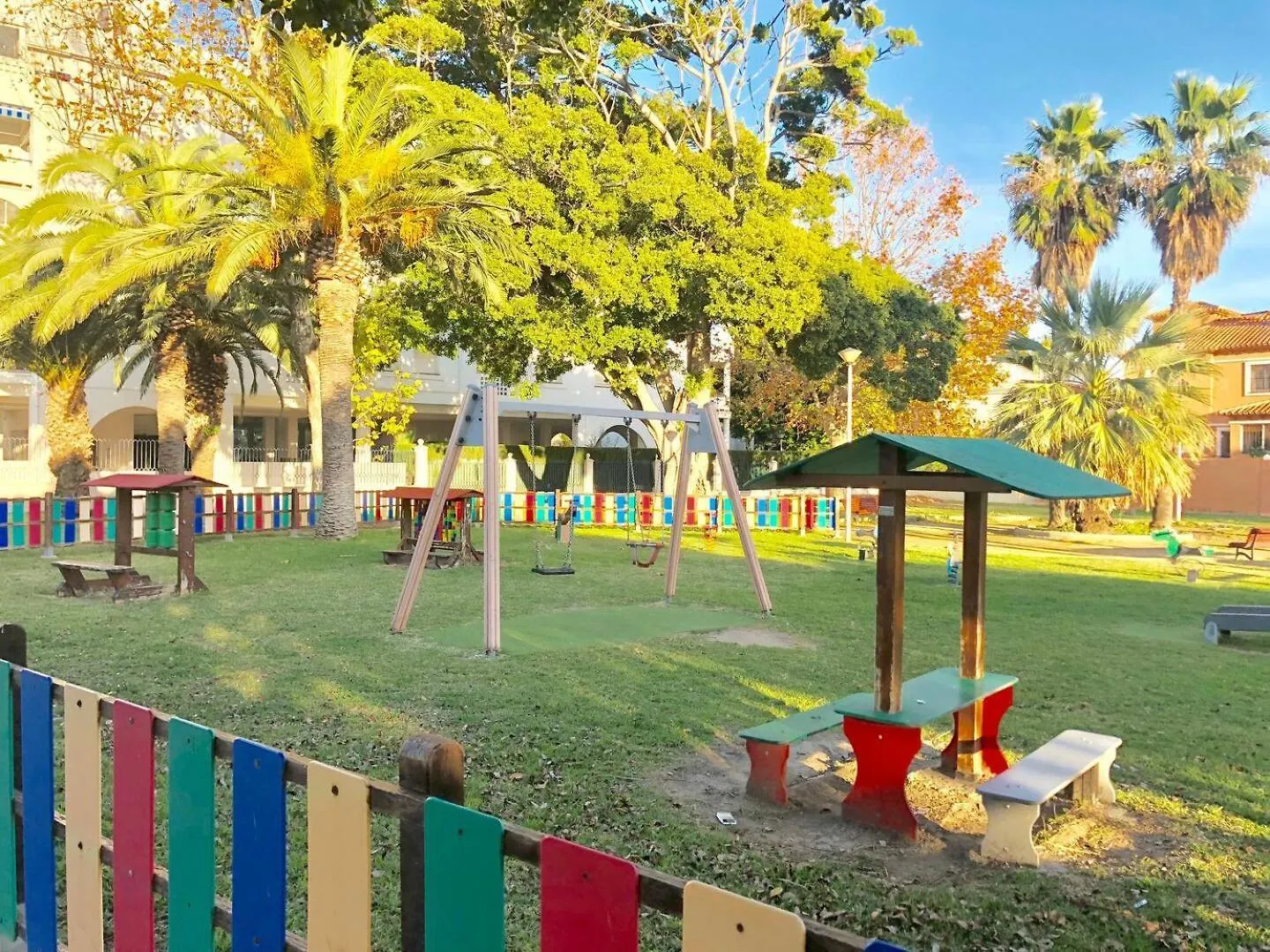 Boho Chic- Beachfront - Free Bikes - Salt Water Pool Torremolinos Apartment